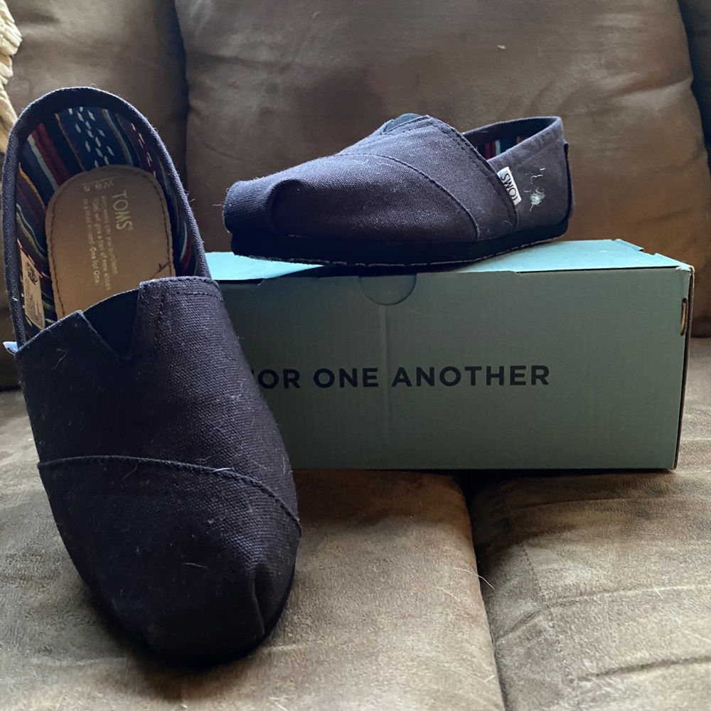 New Black on Black Toms nwot